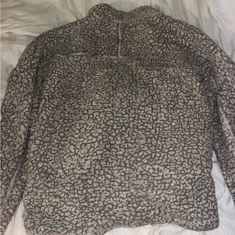 Thread and supply pullover - Picture 3 of 3